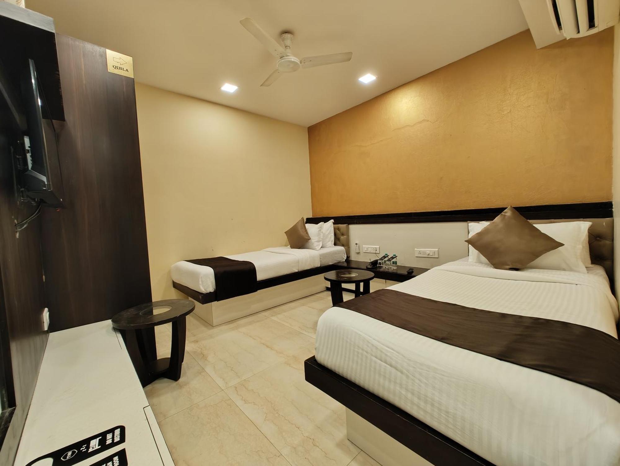 The Majlis Hotel - Colaba Mumbai Kültér fotó