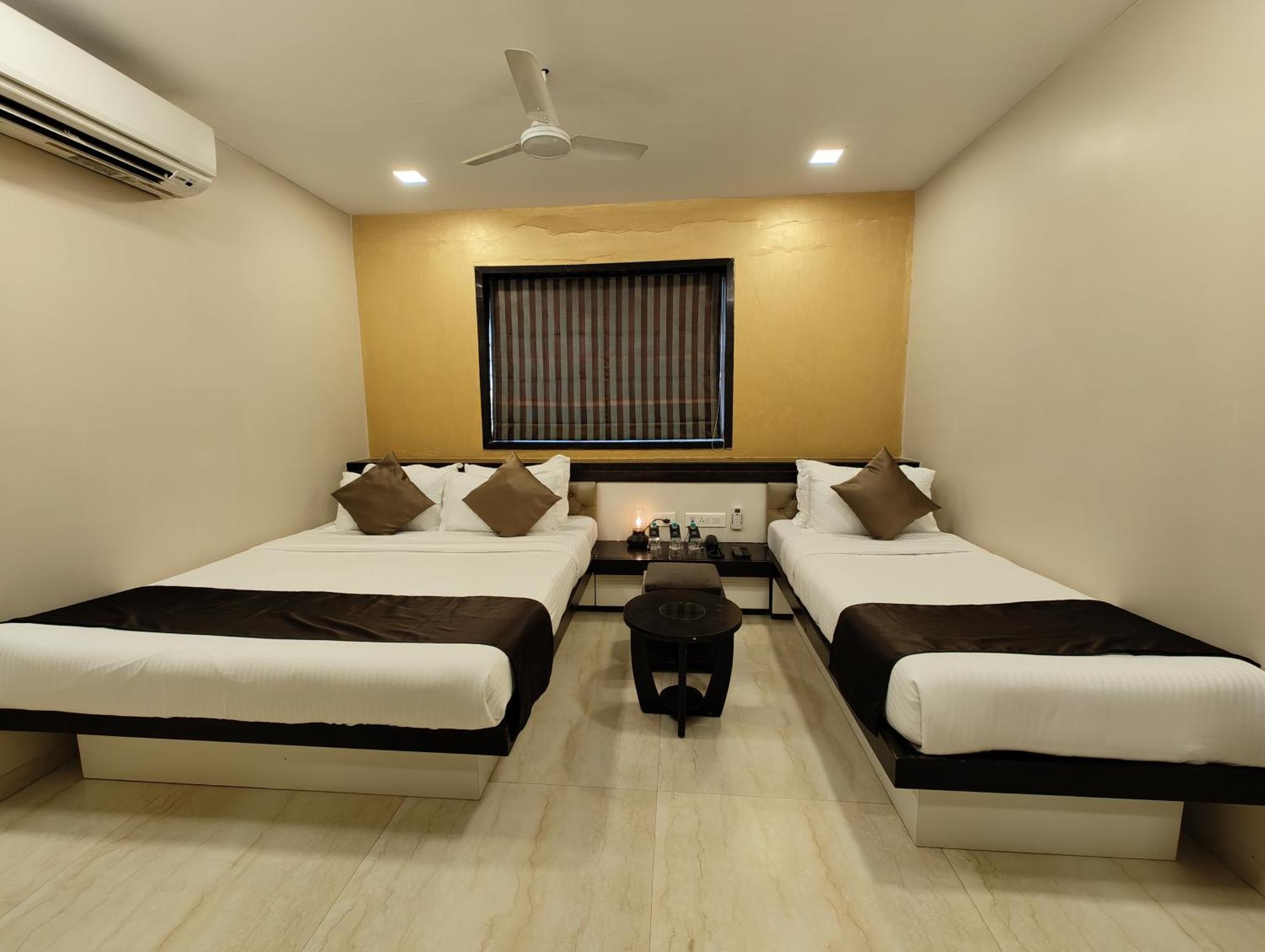 The Majlis Hotel - Colaba Mumbai Kültér fotó