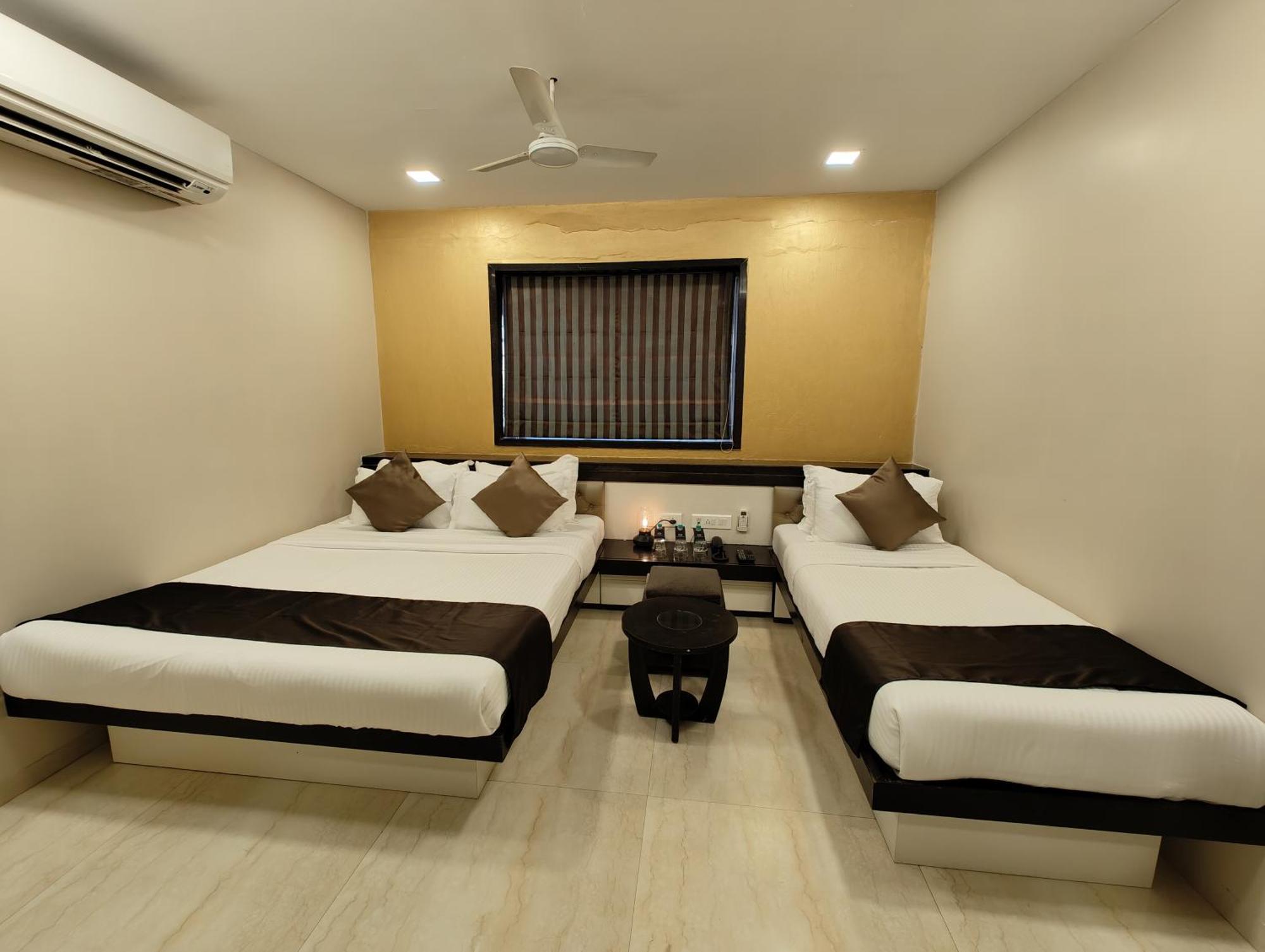 The Majlis Hotel - Colaba Mumbai Kültér fotó