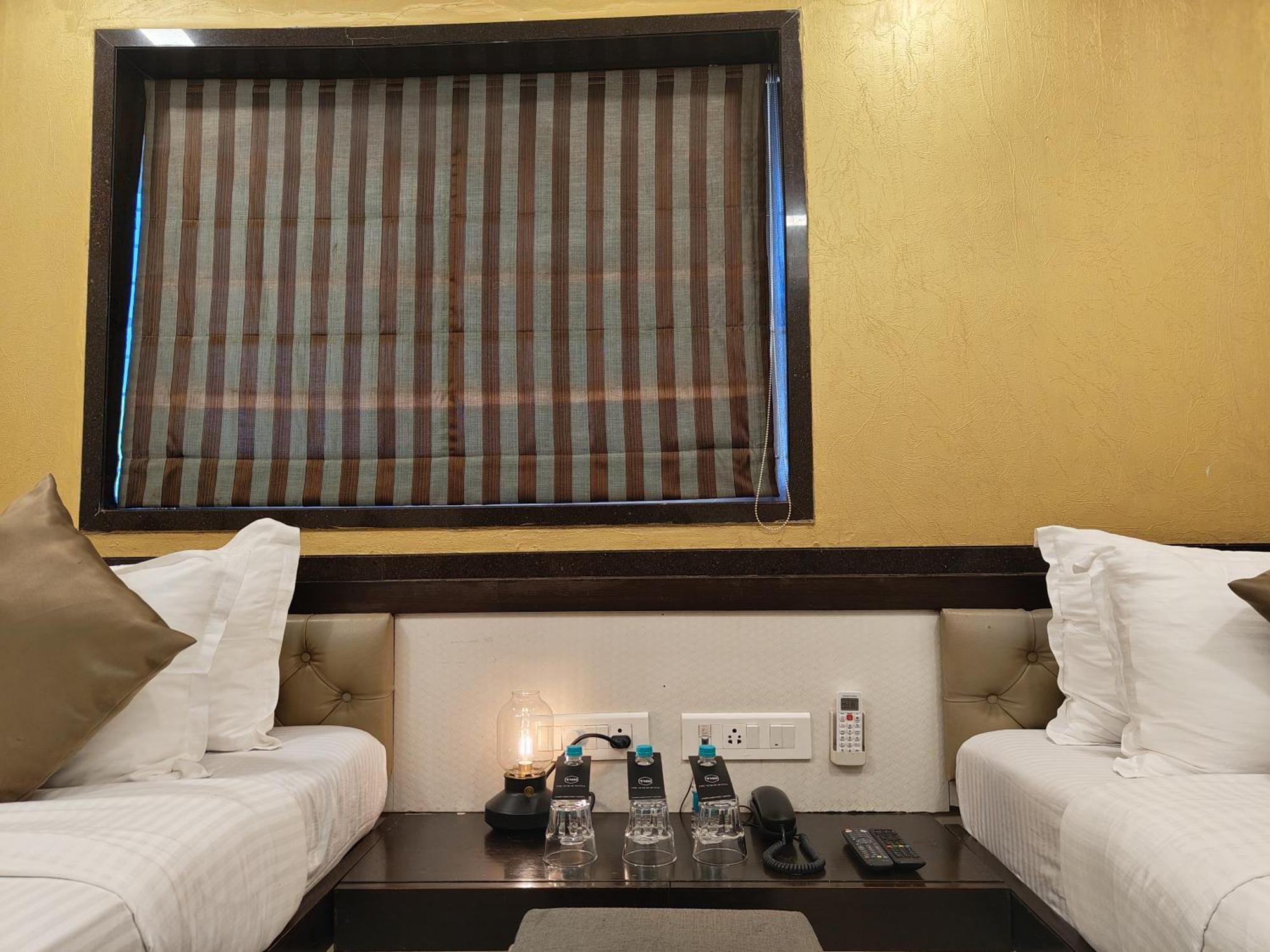 The Majlis Hotel - Colaba Mumbai Kültér fotó