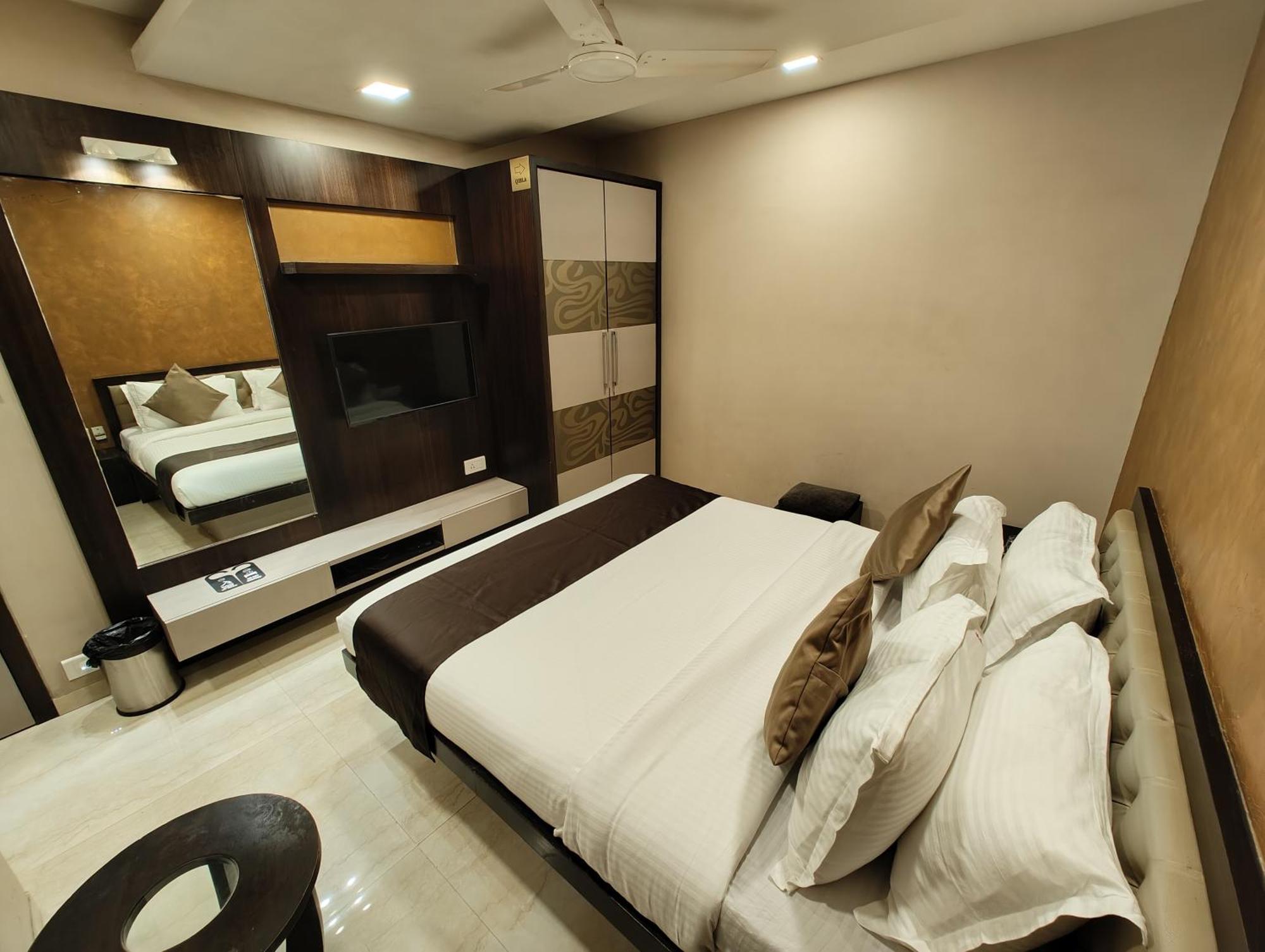 The Majlis Hotel - Colaba Mumbai Kültér fotó