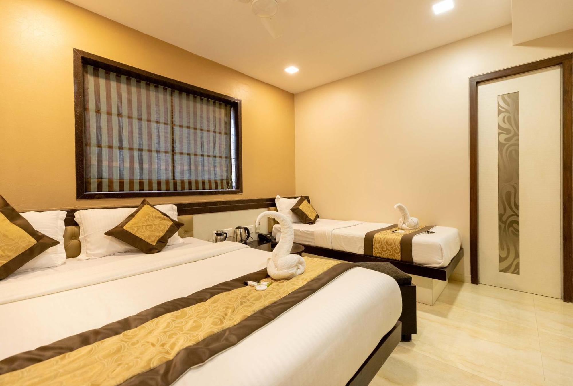 The Majlis Hotel - Colaba Mumbai Kültér fotó