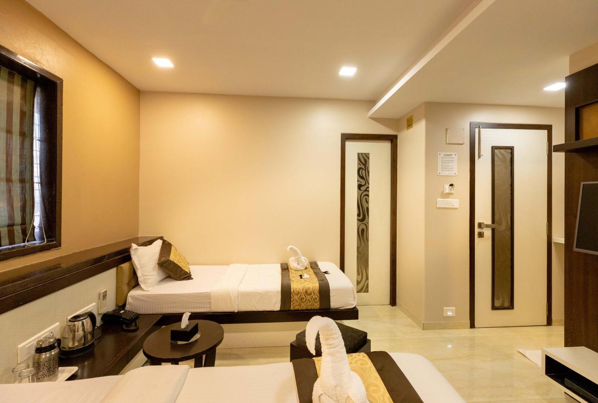 The Majlis Hotel - Colaba Mumbai Kültér fotó