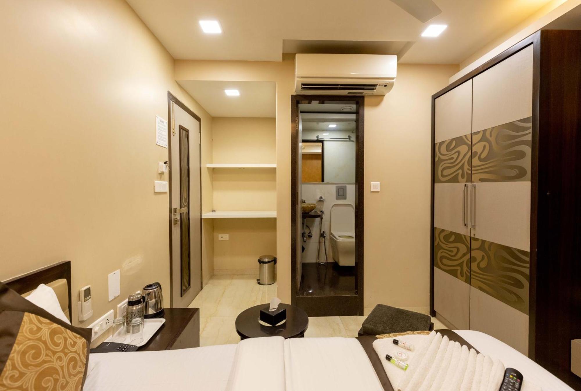 The Majlis Hotel - Colaba Mumbai Kültér fotó