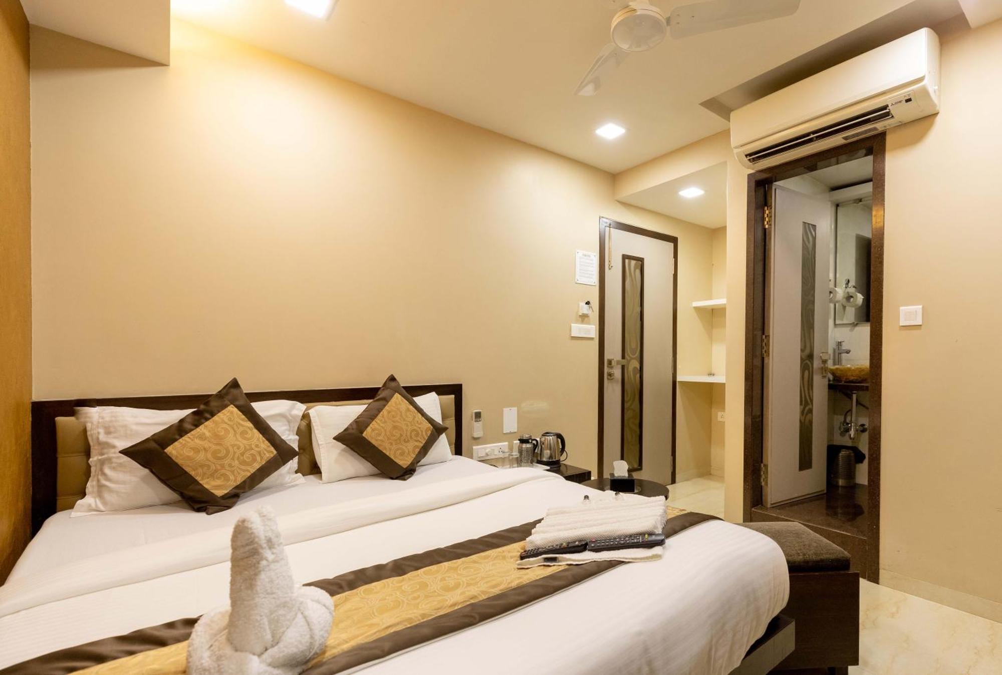 The Majlis Hotel - Colaba Mumbai Kültér fotó